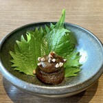 Teuchi Soba Takenouchi - そば味噌
      味噌自体は少し辛口、蕎麦前としてお酒と一緒には良い塩気です。