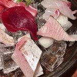 めしの助 - 刺身おまかせ盛合せ(さわら、寒ぶり、真鯛、生本まぐろ)