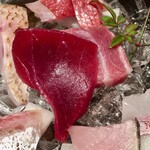 めしの助 - 刺身おまかせ盛合せ(生本まぐろの赤身・大とろ)