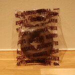 THE ENTRANCE YUIGAHAMA - サービスのHERSHEY'S チョコドーナツパッケージ