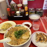 ラーメン魁力屋 - 特製醤油らーめんに餃子、炒飯セット