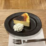 Kurieru Kafe - バスクチーズケーキ400円なり。