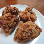 とり多津 - 右が『東京醤油からあげ』で左が『醤油こうじ唐揚』