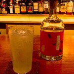侘 - ジントニック(山椒風味のパッションフルーツ系ジンのリキュール)