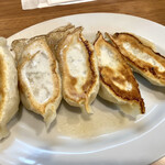 Ganso Harupin - 餃子ラーメンセット 880円 の餃子。