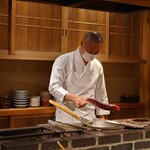 東麻布 天本 - 鰹を皮目から炭火で焼いての