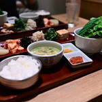 KOREAN 水剌間 - 炭火薩摩黒豚サムギョプサル膳@税込2,000円