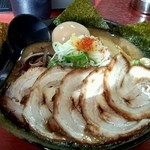 ら-めんもっちぃ - 黒コク黒ラーメンにチャーシュートッピング（１，１００円）