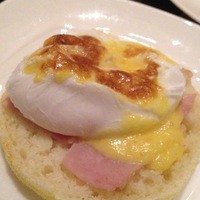 ロビーラウンジ 「マーブルラウンジ」 ヒルトン東京 - エッグベネディクトをオーダーしてみました。