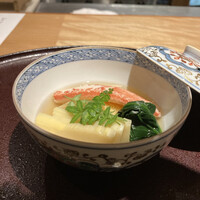 馳走 啐啄一十  - お椀　朝掘り筍　松葉蟹の真薯　法蓮草　山椒の木芽