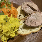 LAMP - レバーパテ＆西インドポテトサラダ接写！
      全部がウマいってなかなかないですよ？