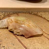 鮨 銀座 おのでら - ヒラメの昆布〆