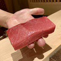 鮨 銀座 おのでら - 落札されたマグロは 1キロあたり 8万円(*ºoº*)！この大きさで どのくらいに なるのかしら ♪