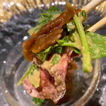 渋谷鉄板焼きOKANOUE - 肉前菜：ローストビーフのサラダ
