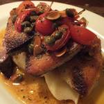 ビーボ デイリースタンド - 「寒ブリのポワレ」：カリッとなる寸前でポワレを止めて、
      内側のジューシーさ、脂の旨さと香ばしさの
      双方を引き出して♪
      