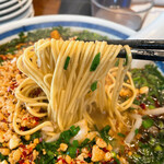 ラーメン･餃子 ハナウタ - 【2021年12月】麻辣香湯＠880円、麺アップ。