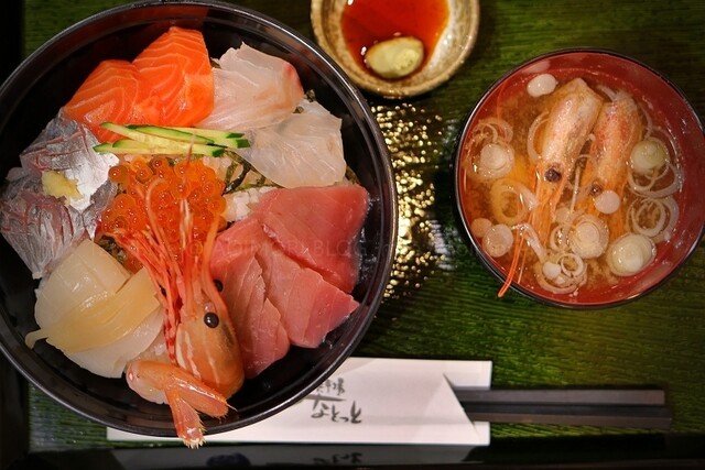 漁師食堂鮮八 - 陸奥湊（海鮮丼）の写真