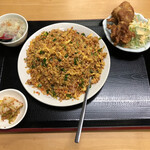 台湾料理 四季紅 - ニンニク唐辛子入り炒飯セット大盛(税込1056円)