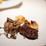 レストラン オオツ - 2022.1 石巻産網獲り青首腿肉 菊芋のピュレを詰めた堀川牛蒡 セルフィーユの根 パールオニオン