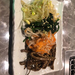 炭火焼肉と炉端 康 - ナムル盛り合わせ