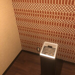 炭火焼肉と炉端 康 - 喫煙ブース内