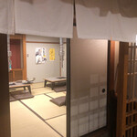 炭火焼肉と炉端 康 - 座敷席の入り口付近