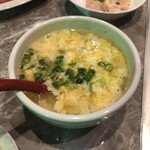 炭火焼肉と炉端 康 - 卵スープ。好みの味付けでした。これも外せないですよ♪