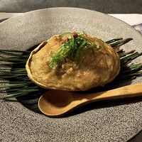 THE WASHIN by 上越やすだ - ズワイガニ甲羅焼。ズワイガニのほぐし身とミソが詰まったグラタン。味わい濃厚で香りの深みも堪らない。めっちゃ美味しかったです！