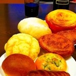 モンタボー - 本日のパン：ワインをサワーグラスで飲みましょう