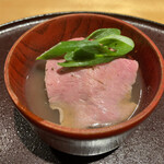 馳走 啐啄一十  - 【写真⑭⑮】榊山牛(広島県熊野産、32ヶ月生体熟成、雌)サーロイン、田辺大根(大阪府産)の出汁(真昆布&いりこ、鰹節、鯖節、あご節)しゃぶ(広島市安佐南区の湧水)