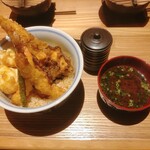 Tenyoshi - 特上天丼　¥1,250(写真は普通盛ですが、ご飯大盛無料)