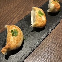 札幌菜 虎鯨 - キャベツとニラの手包み焼きギョウザ