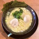 横浜家系ラーメン 鶴乃家 - 塩トンコツ 太麺