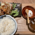 肉汁餃子のダンダダン - 油淋鶏定食750円