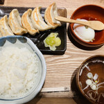 肉汁餃子のダンダダン - 肉汁焼き餃子定食700円