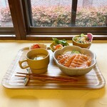 Cafe クマとサーモンと - 