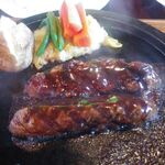 ジョージ - 特選牛ハンバーグステーキ 200g    1430円(税込)