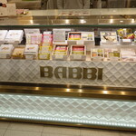BABBI - サンプルケースにはイタリア発の洋菓子が、各種並んでいます。