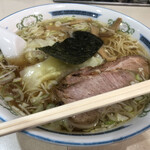 せきぐちラーメン - ワンタンメン(730円)