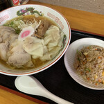 めし・定食　西葉食堂 - ワンタンチャーシューメン、半焼飯
