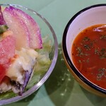 アイリッシュスプーン - 渡り蟹のスパゲッティについているスープとサラダ