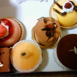 ノリエット - 左上イチゴのムースにはココナッツムースも。レモンのタルトも食べたかったなあ