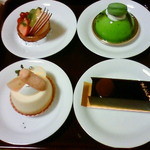 ノリエット - タルトオフリュイ、ピスタチオ、オペラと、あとなんだっけ