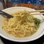 隠岐の島ラーメン - 麺リフトしてみました