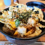 Yagorou - アップ。かき揚げはサクサクの食感。小海老がたくさん入っていました。