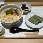 三輪山本 お食事処 - ゆば山菜にゅうめんと柿の葉寿司に黒餡入り葛餅