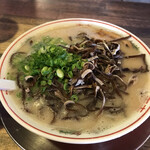 博多一丁 - とんこつラーメン、キクラゲ多め