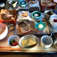 生簀割烹　海幸 - 神都御膳。ご飯お代わり自由、お味噌汁も付きます。
