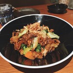 Asian Kitchen - パットシイウ (牛ヒレ肉入り平米麺のスイートソース炒め)