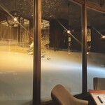 アジアンキッチン - 外の眺め。雪がすごい積もっている･･･